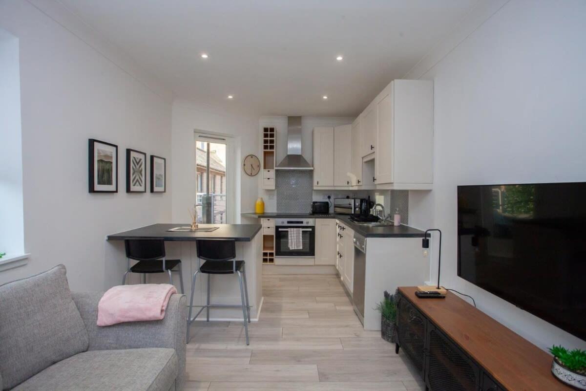 Bright Central Flat With Balcony And Free Parking Glasgow Exterior photo